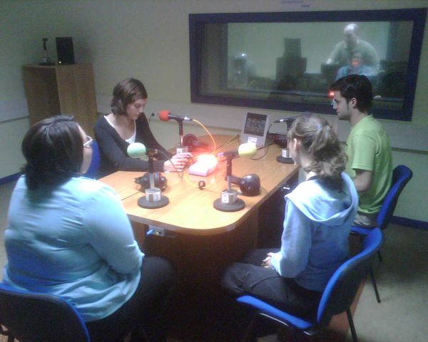 Clinic Joven emprenda Radio video