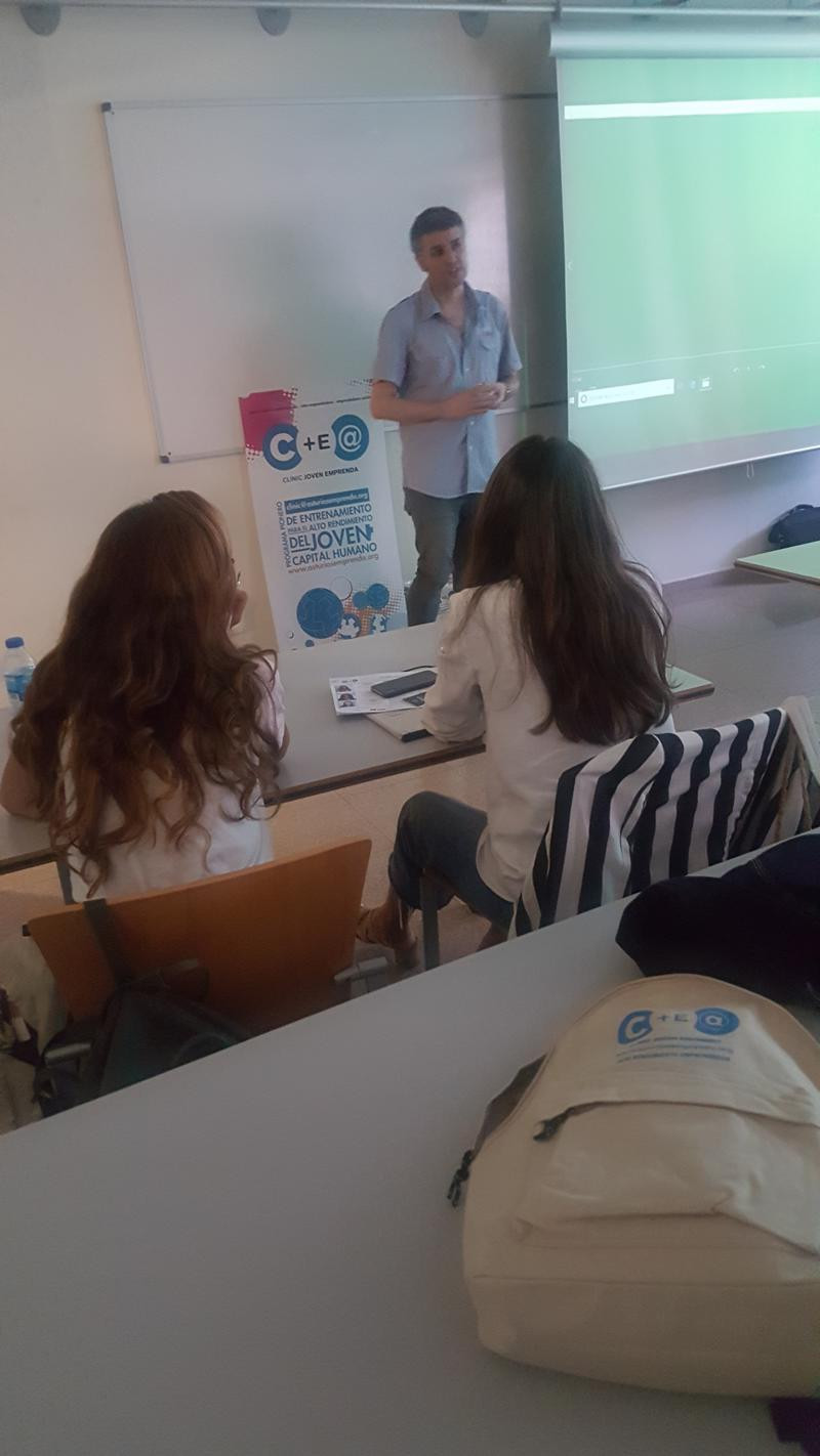 Asturias joven emprenda Cliniqueros