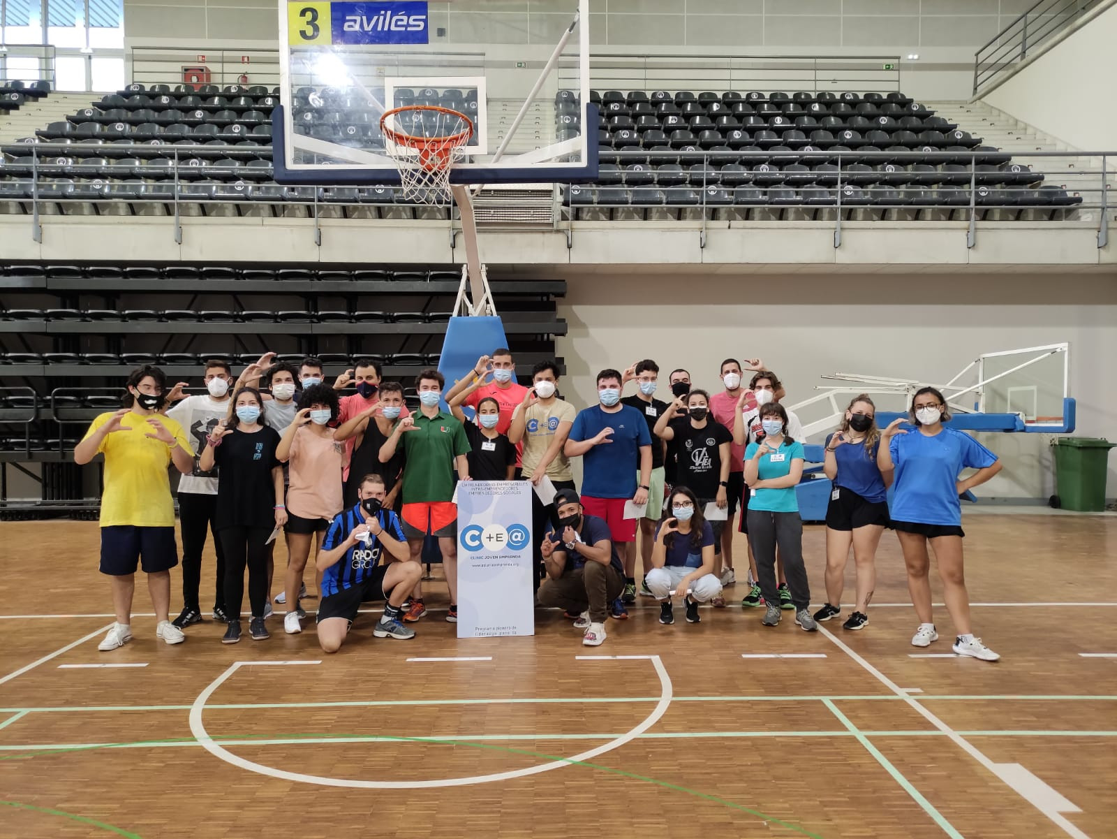 Clinic Joven emprenda Taller basket