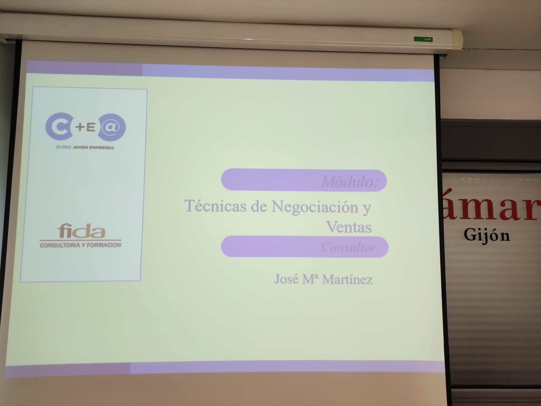 Clinic Joven emprenda Negociación y Ventas