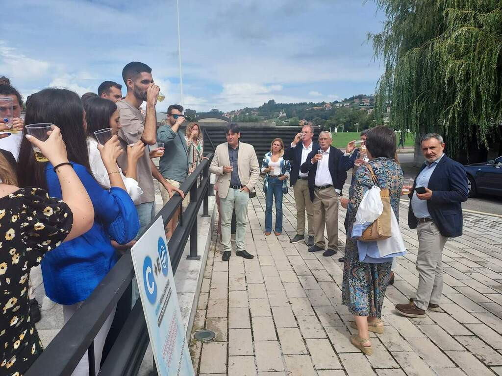 Asturias joven emprenda Brindis y grupo