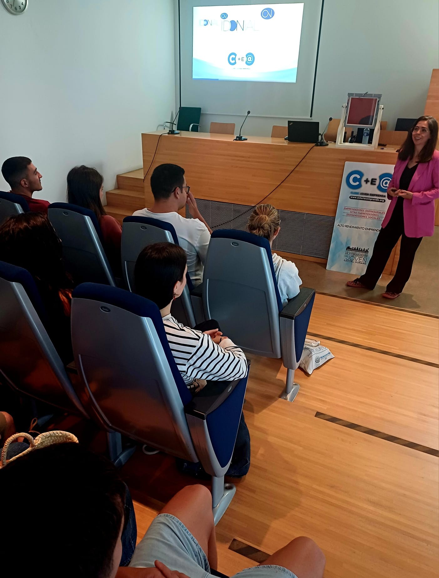 Clinic Joven emprenda Fundación idonial