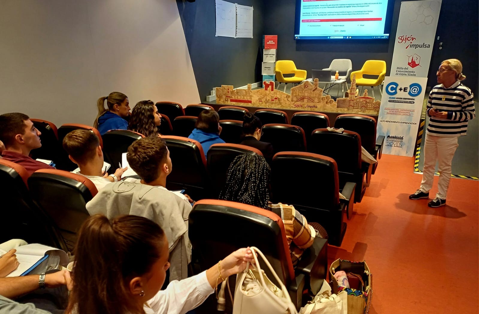 Clinic Joven emprenda Emprender Ligero